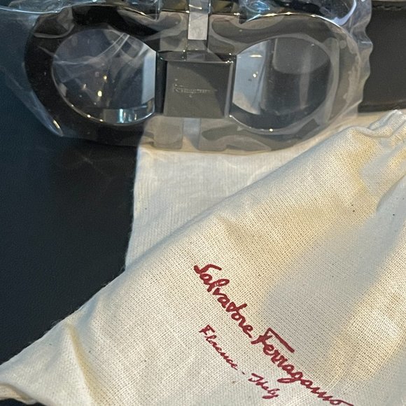 Ferragamo Reversible and Adjustable Gancini belt - Mens 32. New/Never opened - Picture 5 of 8